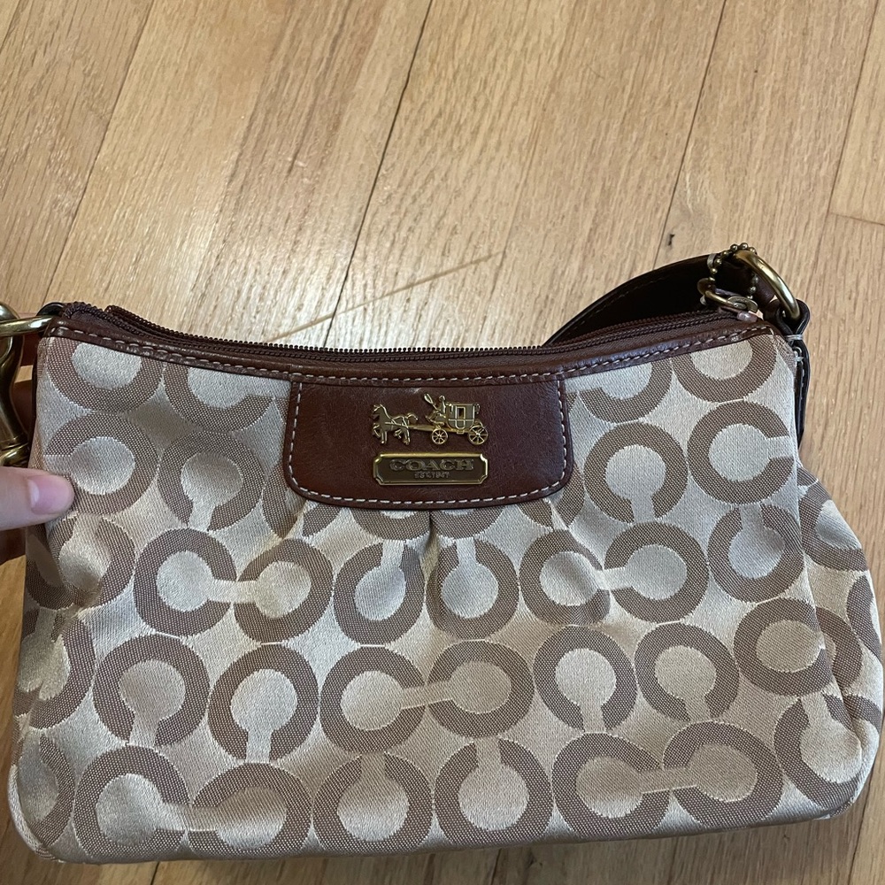 Y2K coach shoulder bag in excellent condition
